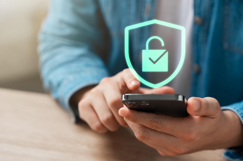 Jak zabezpieczyć swój smartfon przed atakami hakerów: Praktyczne porady i triki